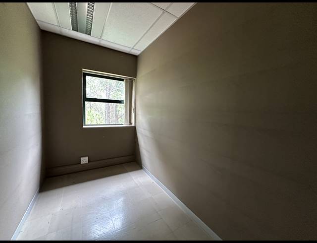382.60M² OFFICE TO LET IN WOODMEAD